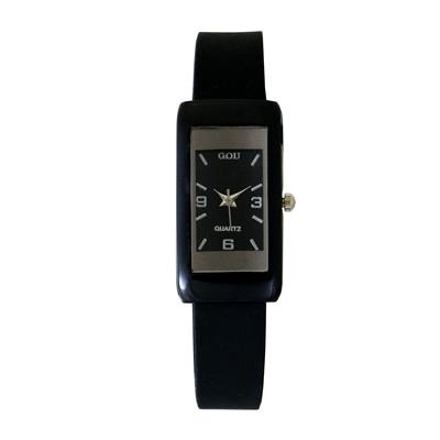 ساعت مچی عقربه ای زنانه جی او یو کد mw716