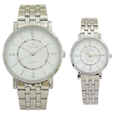 ست ساعت مچی عقربه ای زنانه و مردانه سوستون مدل sv 8172 به همراه دستمال مخصوص کلین واچ