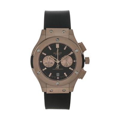 ساعت مچی عقربه ای زنانه مدل hub 582888 l mr به همراه دستمال مخصوص نانو برند کلیر واچ