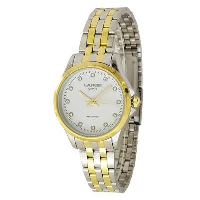 ساعت مچی عقربه ای زنانه لاروس مدل 0118 80227 به همراه دستمال مخصوص برند کلین واچ